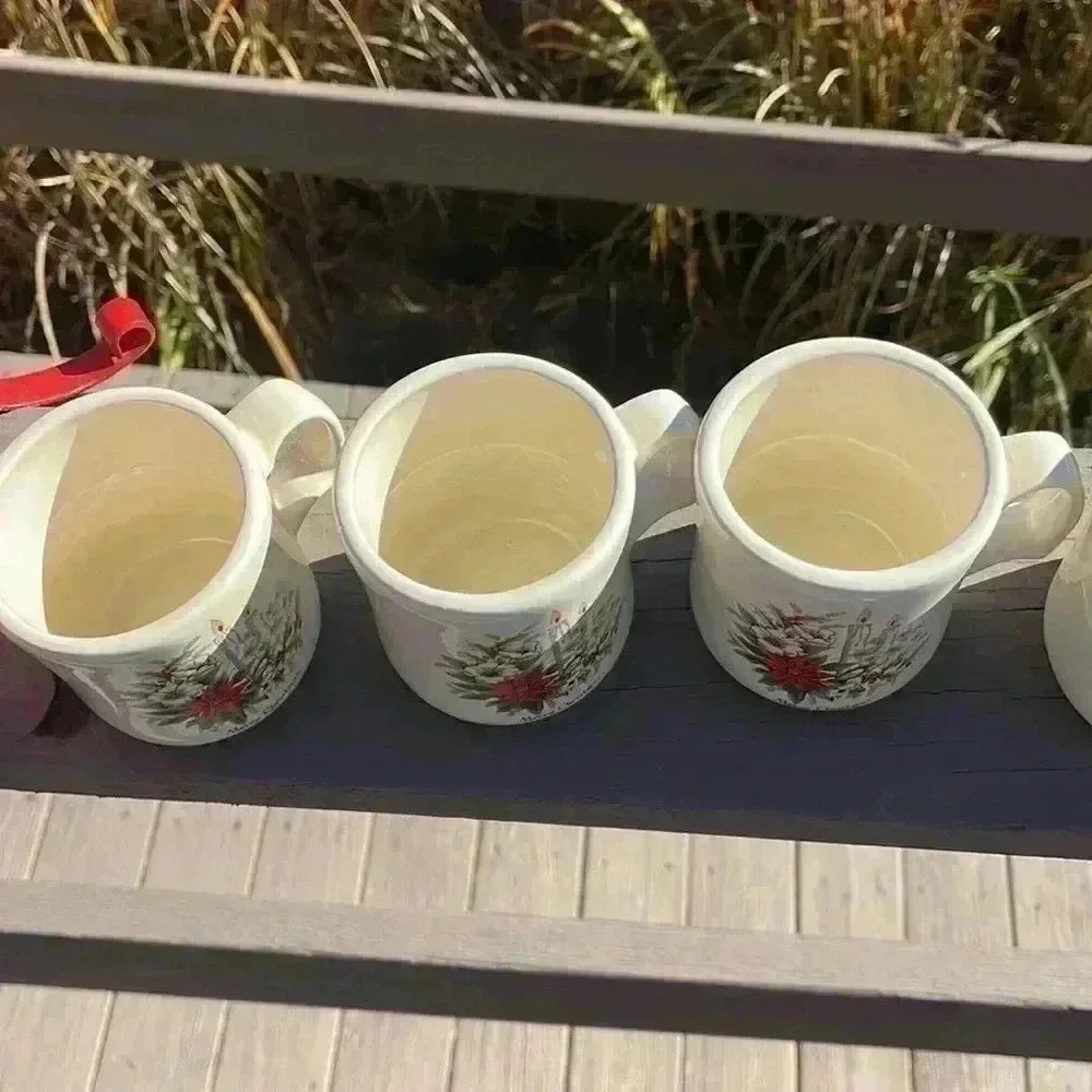 Vintage USA set of six Christmas coffee mugs. - Picture 4 of 6
